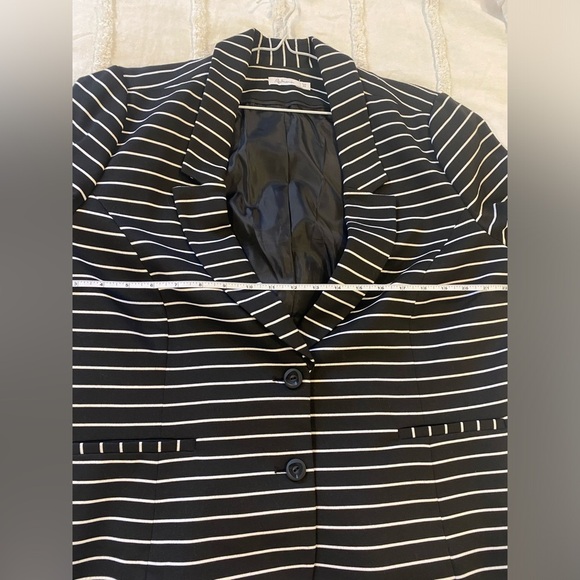 Reitmans Plus Double Breasted Striped Blazer Size 20 - Picture 5 of 7